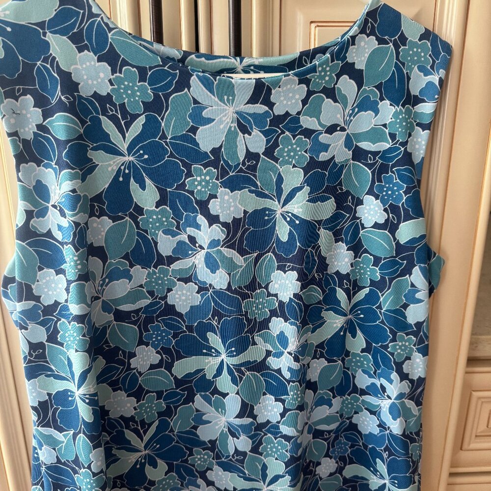LLBean Top Sz.XL Like New. Shelf bra. $15